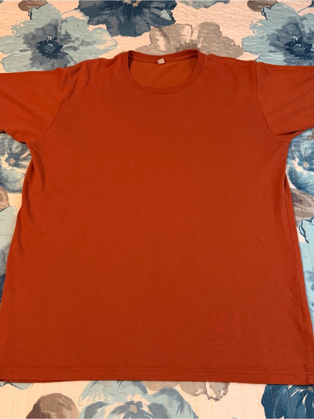 Uniqlo Men's Solid Rust Orange Crew Neck T-Shirt